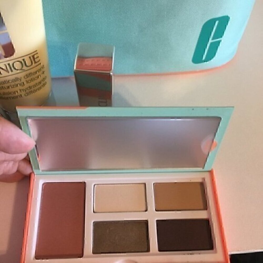 Clinique gift set - Picture 14 of 15